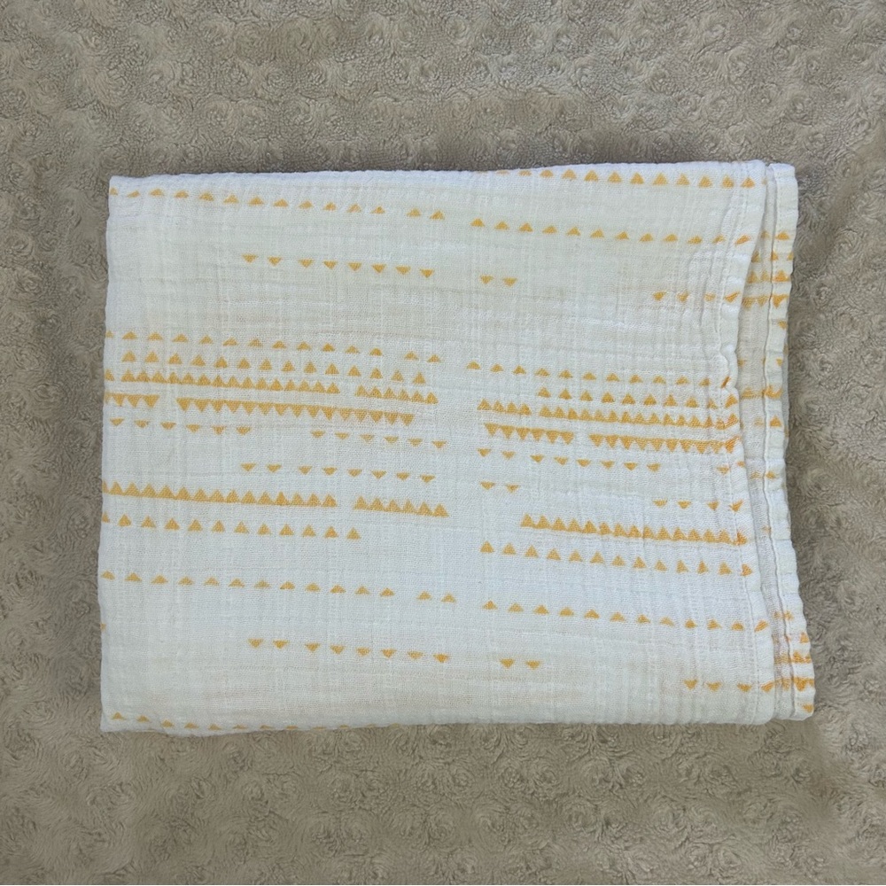 Aden + Anais Small Triangles Baby Swaddle Blanket Yellow Orange White Muslin
